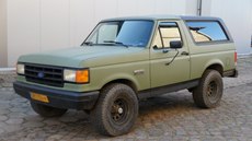 Ford Bronco  4.9  